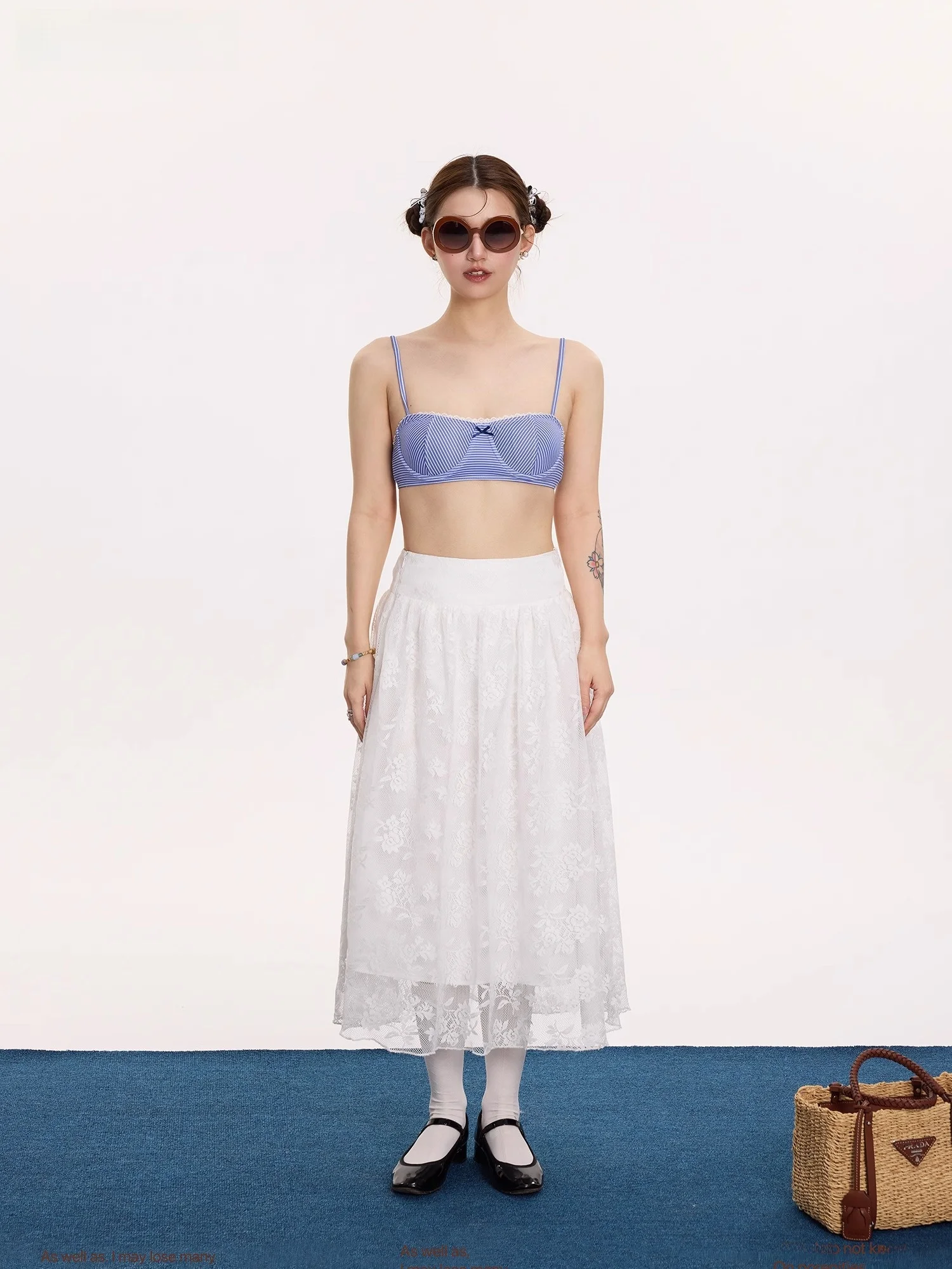 

Длинная юбка Lepearl из белого кружева с жемчужным декором, ажурная, А-силуэт, свободного кроя, со средней талией, однотонная, из полиэстера, для повседневной носки.