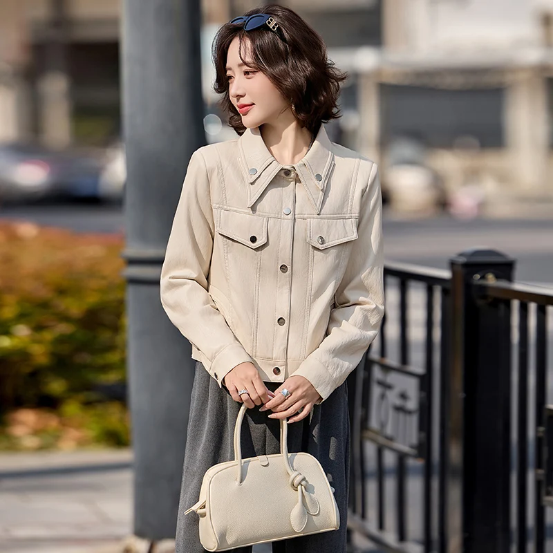 جاكيت نسائي قصير من الجلد الصناعي المجعد لربيع وخريف 2026، بياقة مقلوبة وأزرار أمامية، ملابس خارجية عصرية