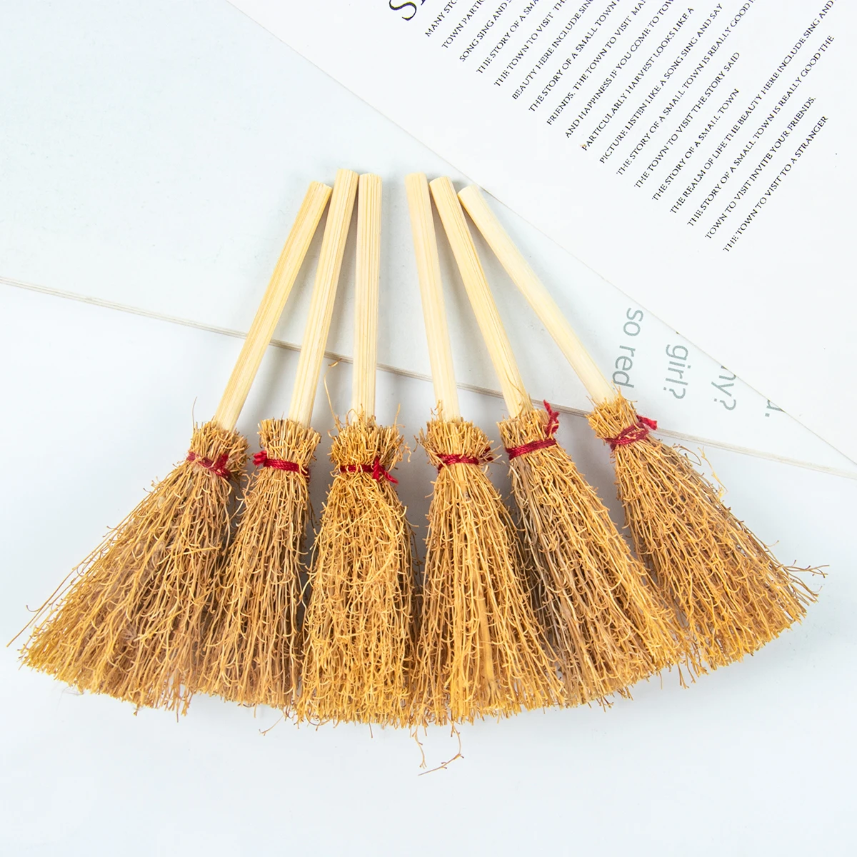 10/20Pcs Mini Broom Red Rope Witch Broom Halloween Party DIY Hanging Ornaments Kids Gift Dollhouse Accessories Props Supplies