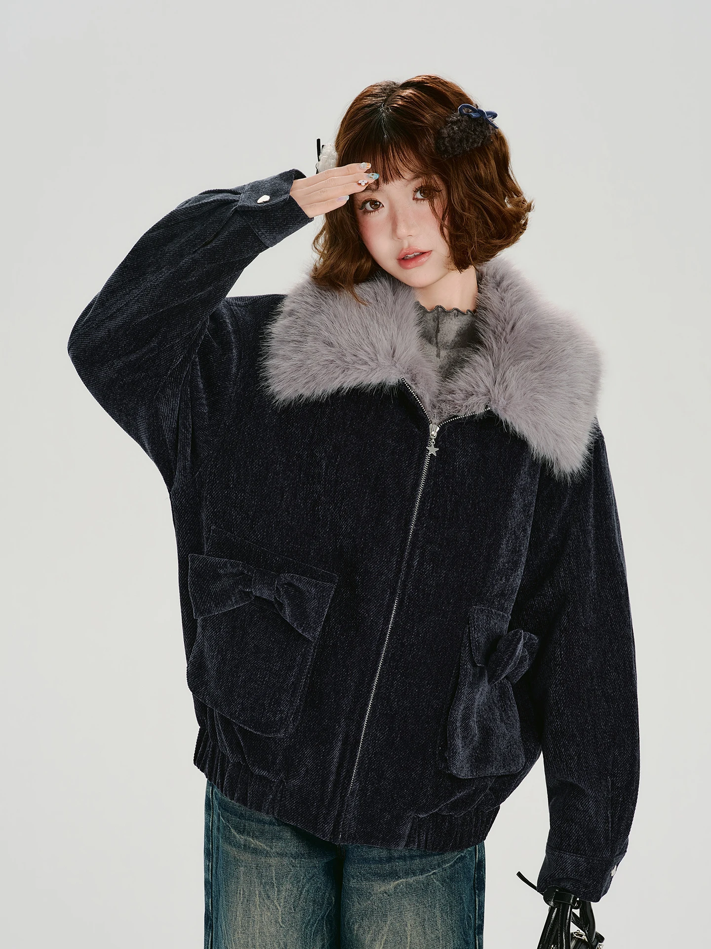 

Женская зимняя утепленная куртка в американском ретро-стиле с воротником-стойкой, свободного кроя, с длинными рукавами и застежкой-молнией