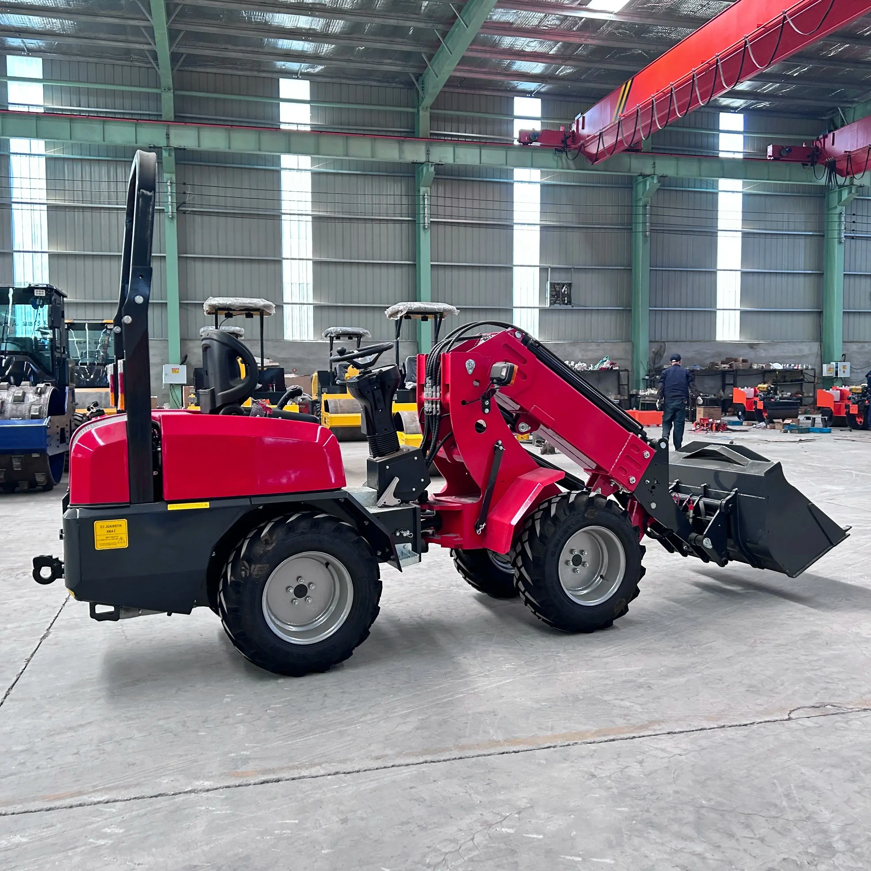 جرافة ذراع تلسكوبية صغيرة عالية الجودة، محمل ذراع تلسكوبي صغير متعدد الوظائف مع مكونات المحرك الأساسية