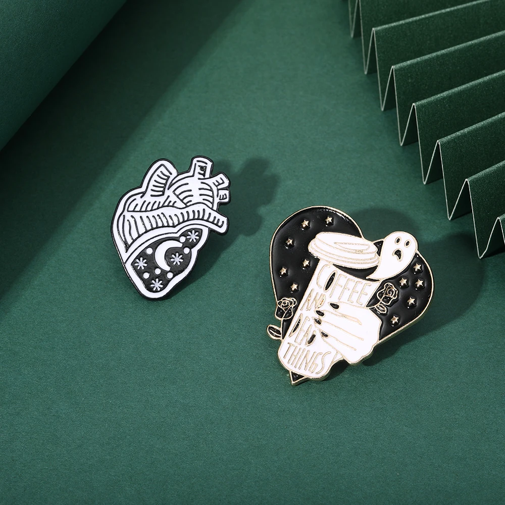 6Styles Goth Darkness Weave Brain Enamel Brooches Ticker Knife Panda Rabbit Sarcastk?Never Shaped Pins Ghost Coffee Heart Badge
