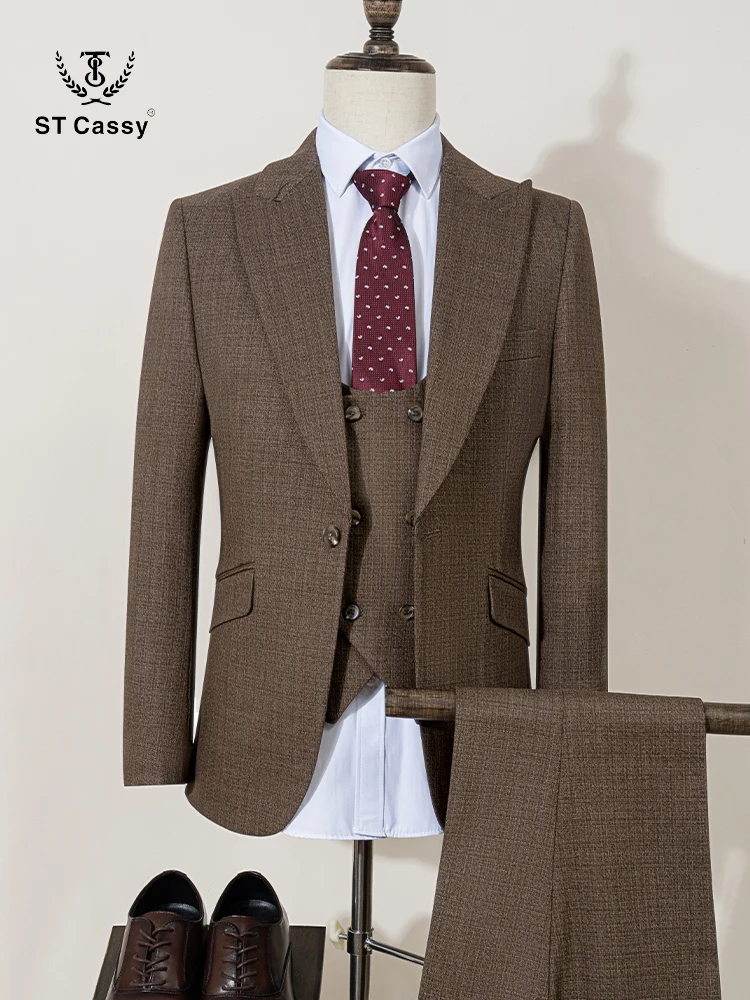 

ST Cassy Высококачественный мужской костюм коричневого цвета, комплект из 3 предметов, облегающий мужской костюм для жениха, свадебный пиджак, праздничное платье, костюм для делового офиса