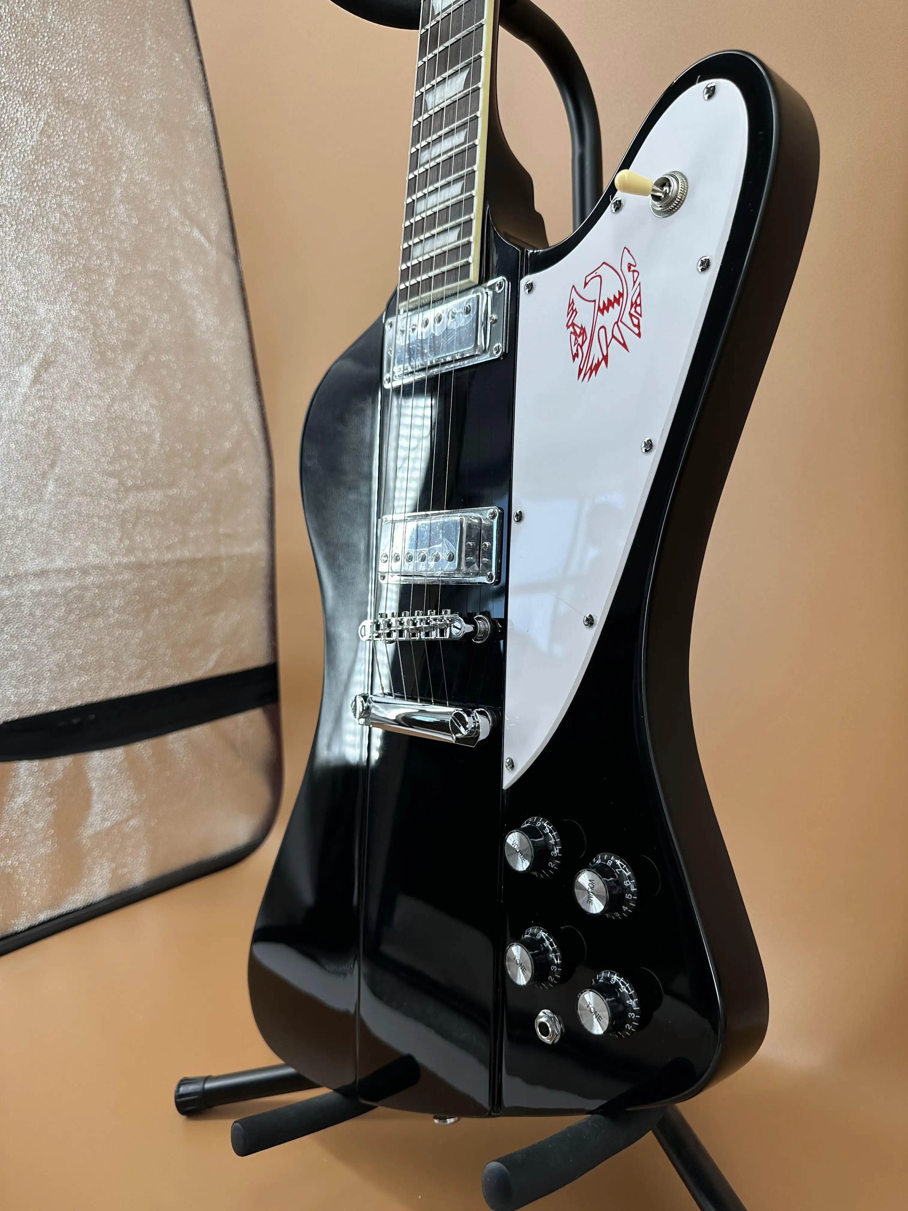 جيتار كهربائي أسود مع بيك اب H-H، جسم من خشب الكرز، لوح فريتس من خشب الورد، إكسسوارات فضية، هدية عيد الميلاد شحن مجاني