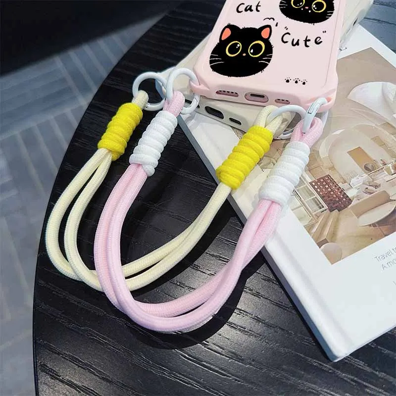 素敵な漫画風黒猫デザインのSamsung S25 S24 S23 S22 S21 S20 FE Note 20 Ultra用ストラップ付き耐衝撃・落下防止カバー、ソフトフォンケース