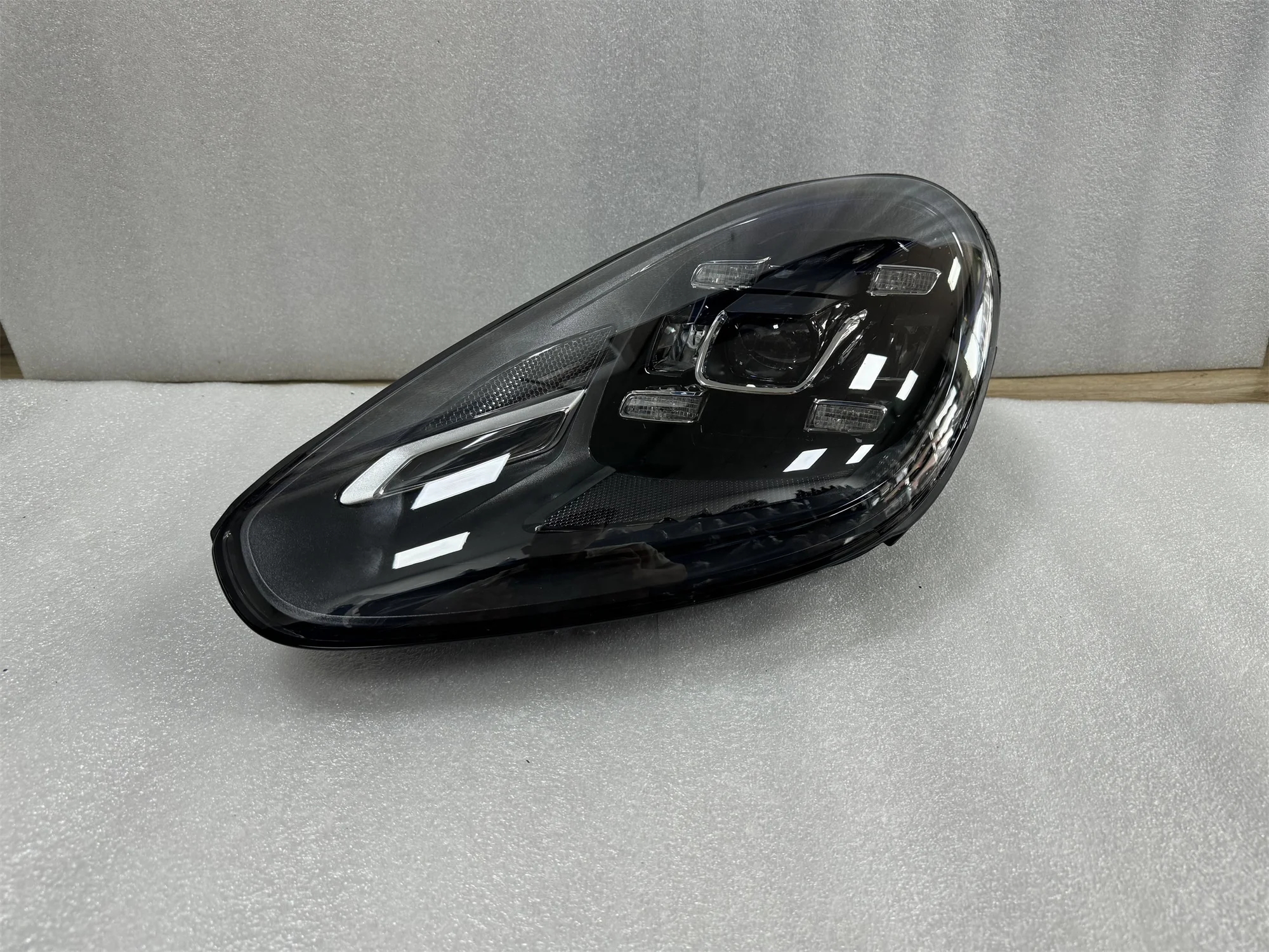 Headlights Suitable For LED Headlights 2014-2017 Second-hand Original  LED Headlights