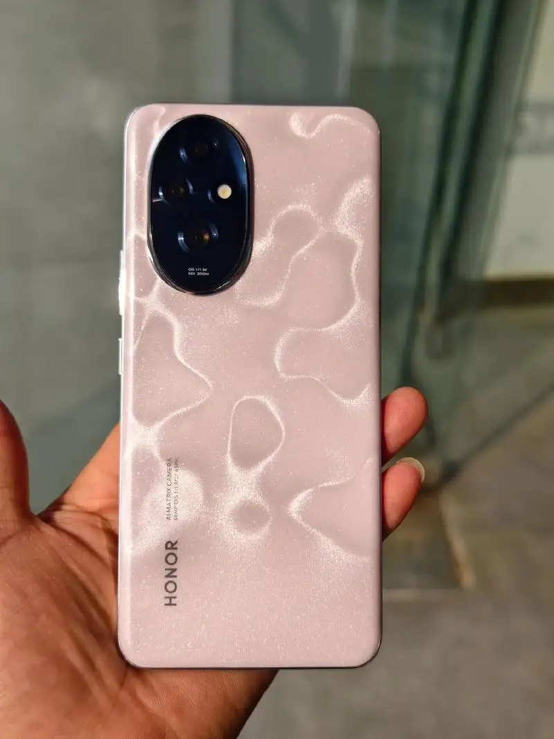 كاميرا Honor 200 5g 2664x1200px 6.7 بوصة 120 هرتز 50 ميجابكسل Snapdragon7 Gen3 NFC 100 وات شحن 5200 مللي أمبير في الساعة هاتف مستعمل