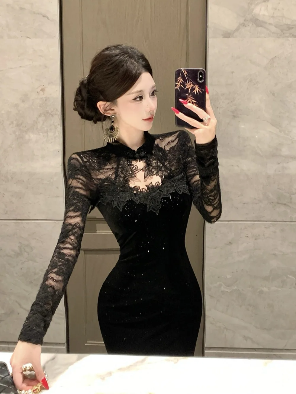 

Sexy Lace Patchwork Velvet Sparkling Slimming Bodycon Fi Tail Long Dr Ele Hollow out Detailing Spring Season Long Sl...