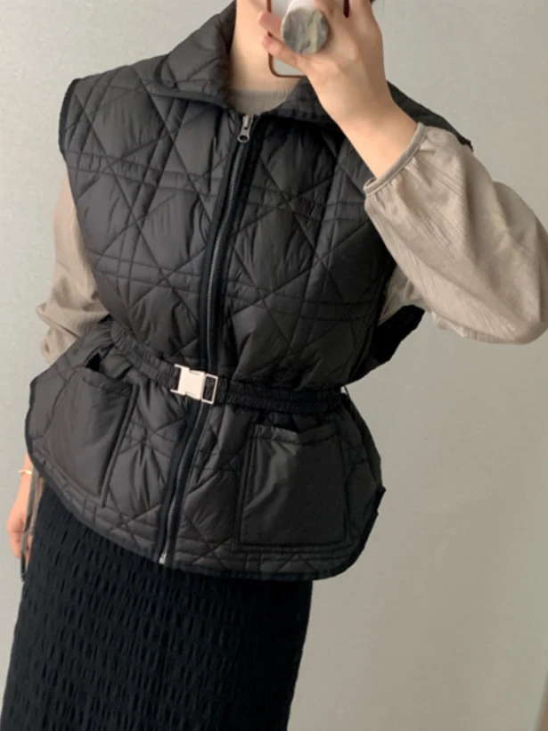 

Retro Faionable Collared Svel Vest Women's Chic Design Warm Outerwear Jaet Polyester Fiber Thiened Winter Coat