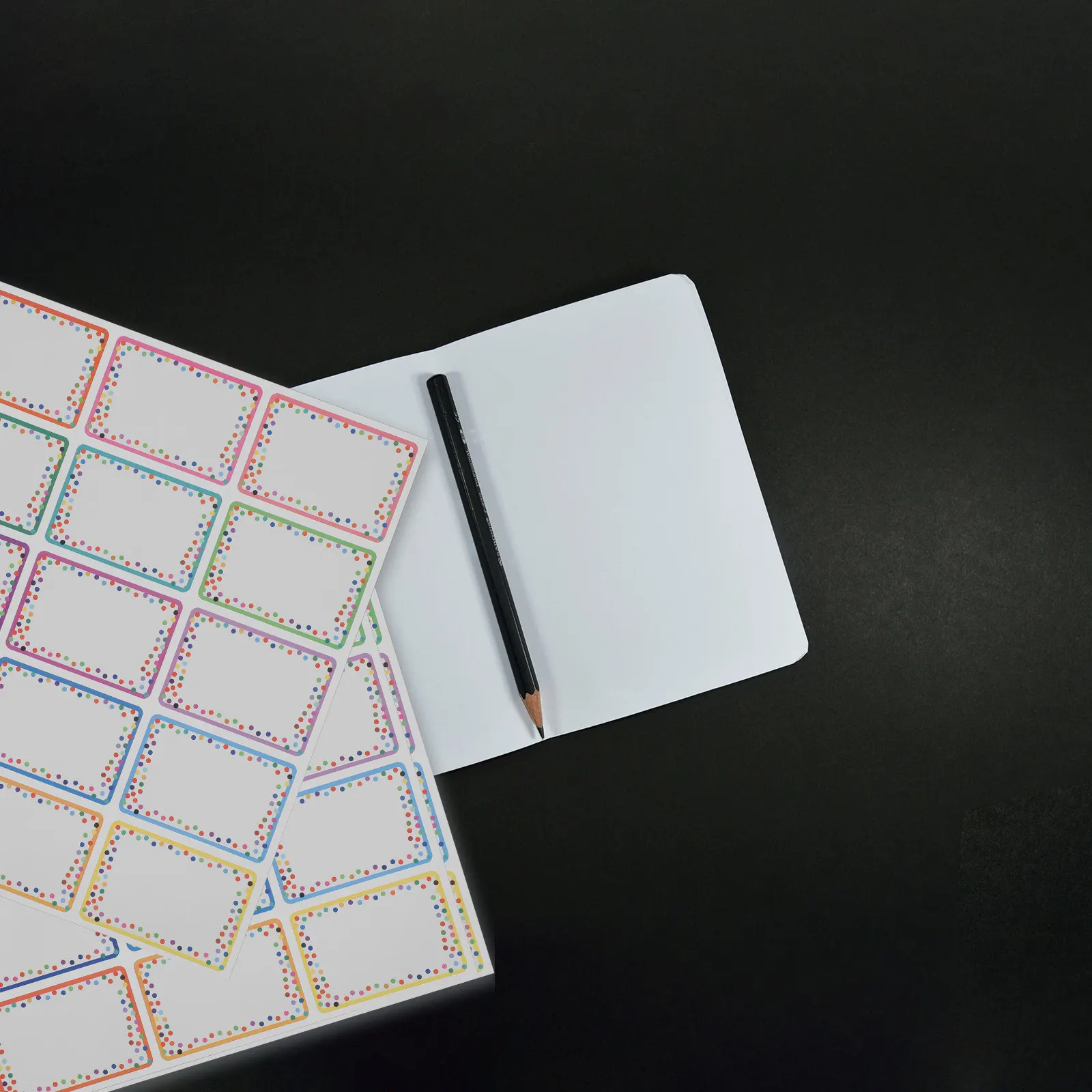 

23 листа красочных наклеек для именных этикеток, легко снимаемые и приклеиваемые этикетки для организации офисных принадлежностей и школьных принадлежностей, многоразовые, самоклеящиеся