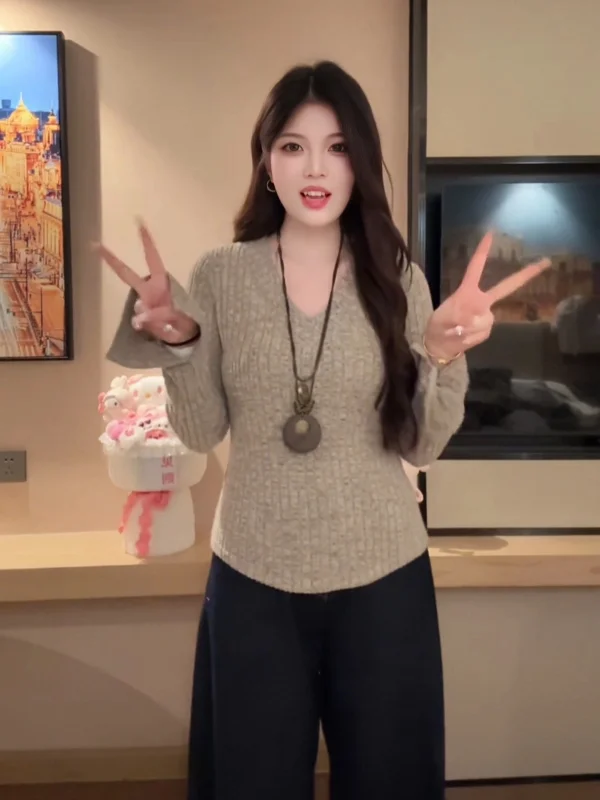 

plus Size Thickened Fleece Lined Slim Fit Long Sleeve V-Neck T-Shirt Korean Style Casual Top for plus Size Women