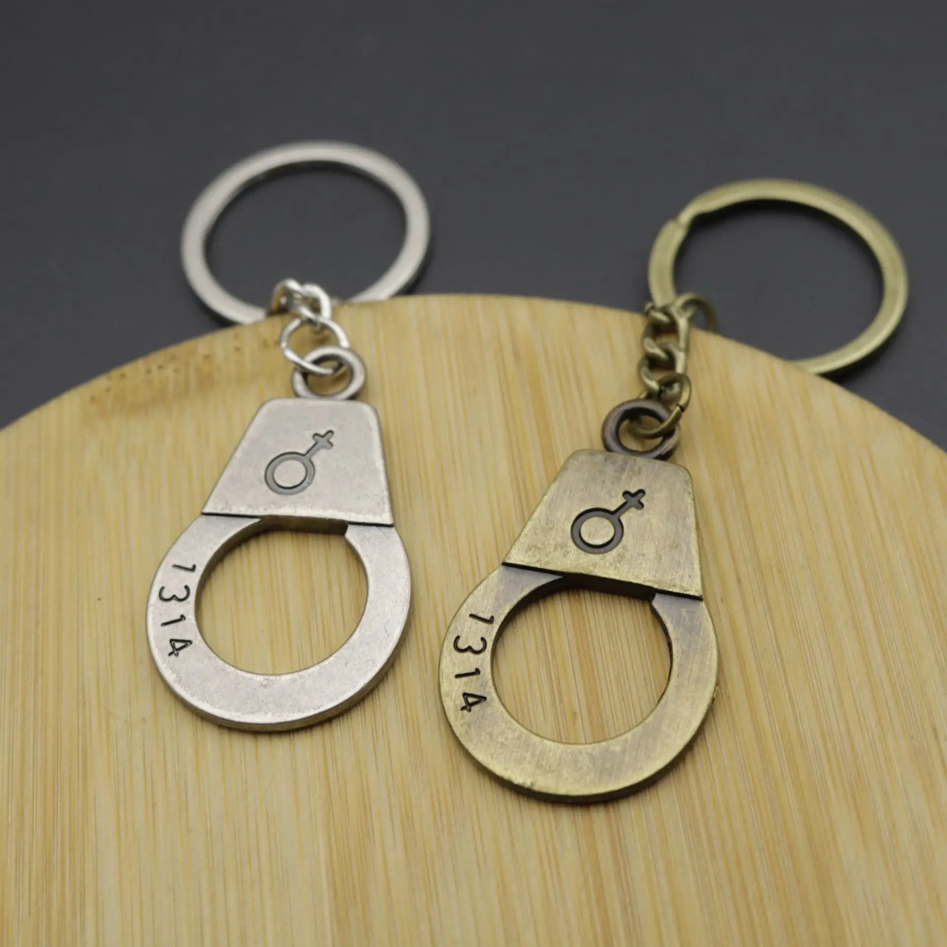 Love mini handcuff Shaped Pendant keychain Keyring Car Key Chain Valentine's Day for Boyfriend Girlfriend Punk Jewelry