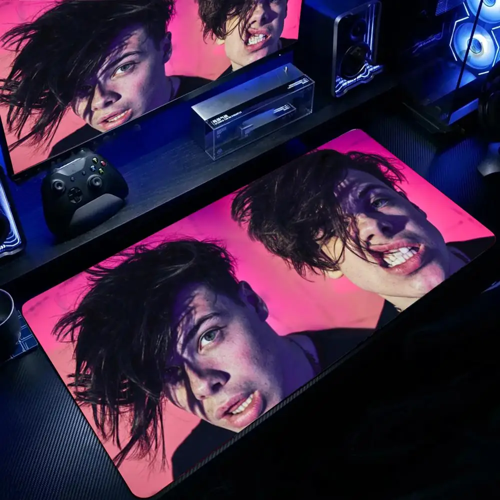 

Коврик для мыши Singer Y-Yungblud, большой игровой коврик для мыши с защитой от скольжения, утолщенный, для компьютерной клавиатуры, настольный коврик