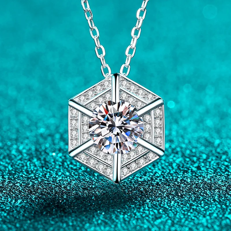 

Luxury 18k White Gold Hexagon Pendant Chain 1ct Moissanite Jewelry Platinum Pt950 Diamond Fine Jewelry for Women Party