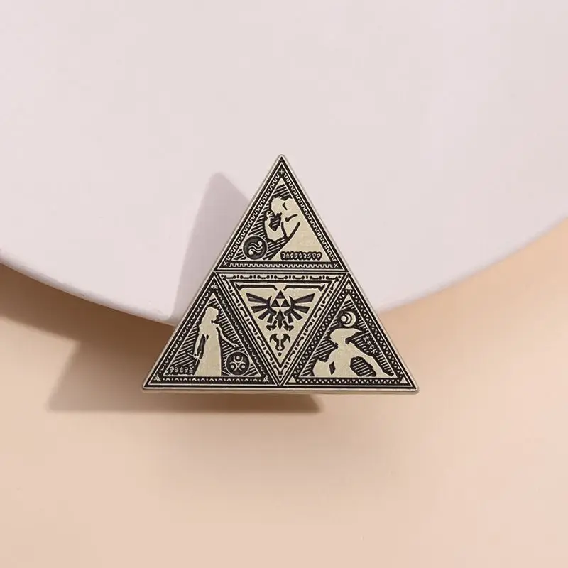 Cartoon creative hit game, Legend of Zelda, Breath of the Wild, Triangle Power brooch, retro game, peripheral metal badge