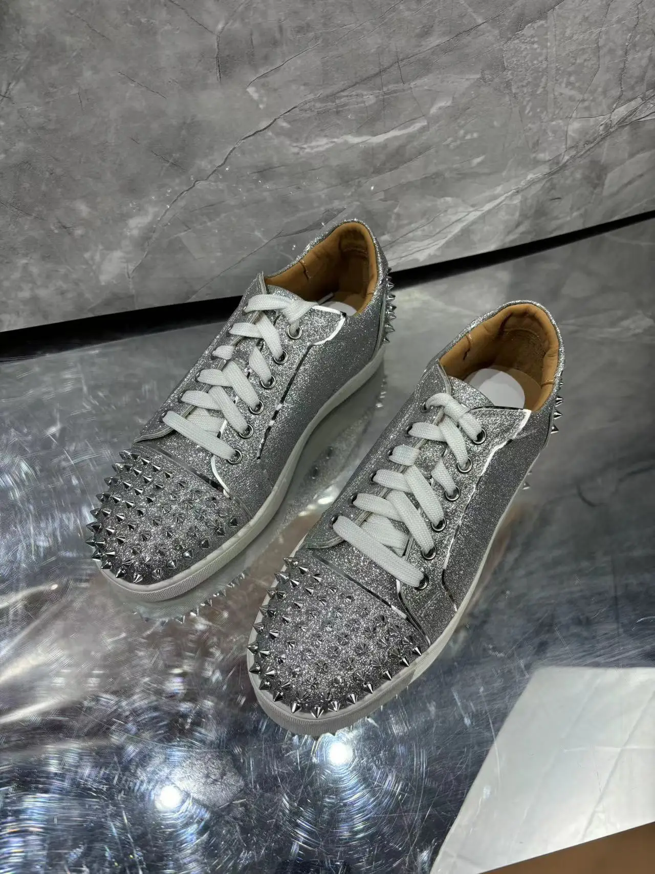 

New Men's and Women's Red Shoes High Street Men's and Women's Low-cut Sequined Couples Casual Shoes Rivet Lace-up Women's Shoes