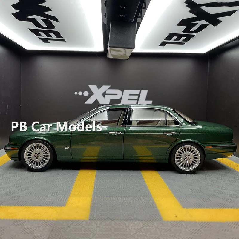 AR 1/18 Almost Real  Jaguar XJ6 (X350) alloy static simulation car model