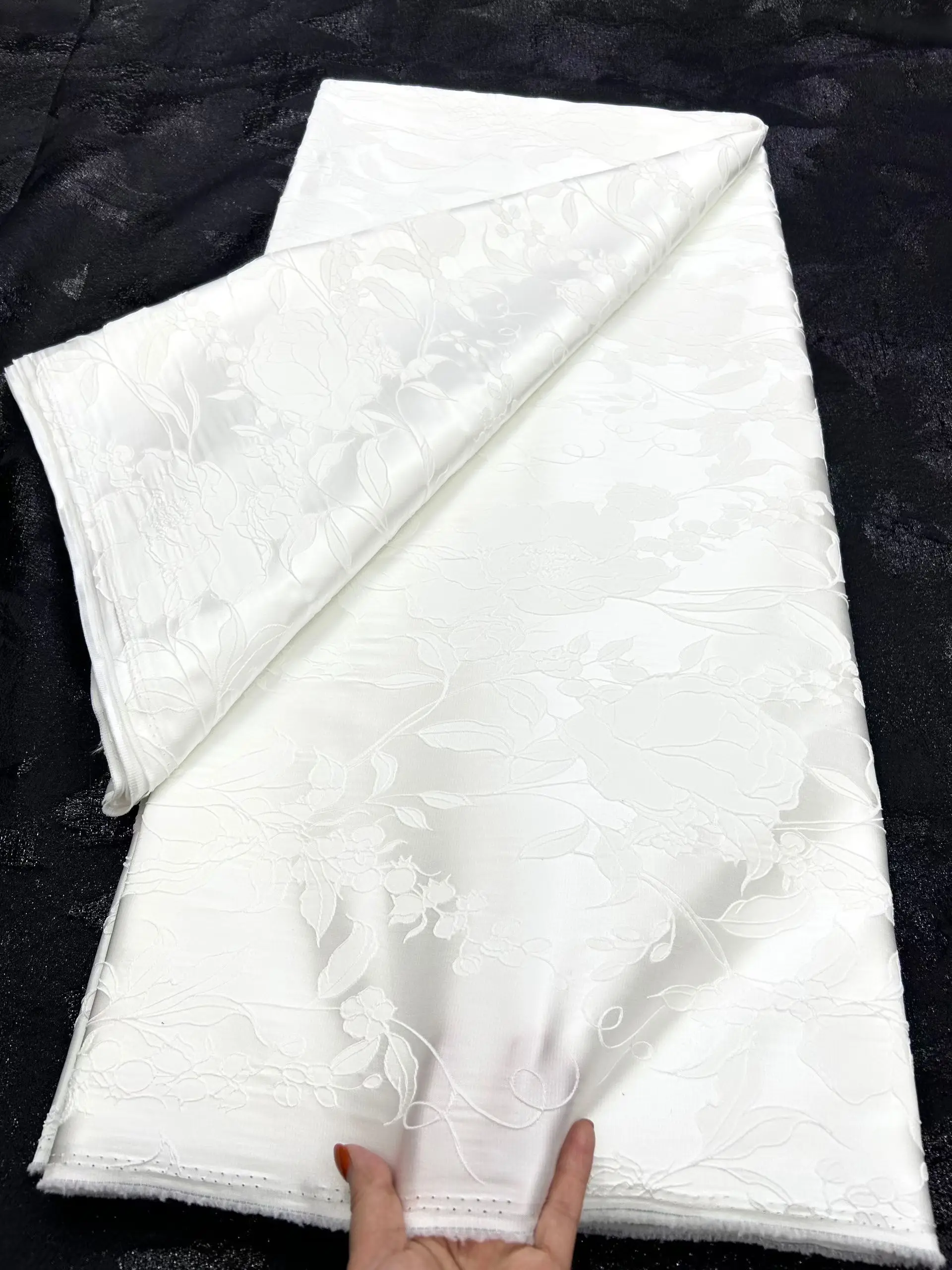 

Latest White African Jacquard Brocade Lace Fabric 2026 High Quality French Damask Lace Fabric For Nigerian Women Dress LHD26133