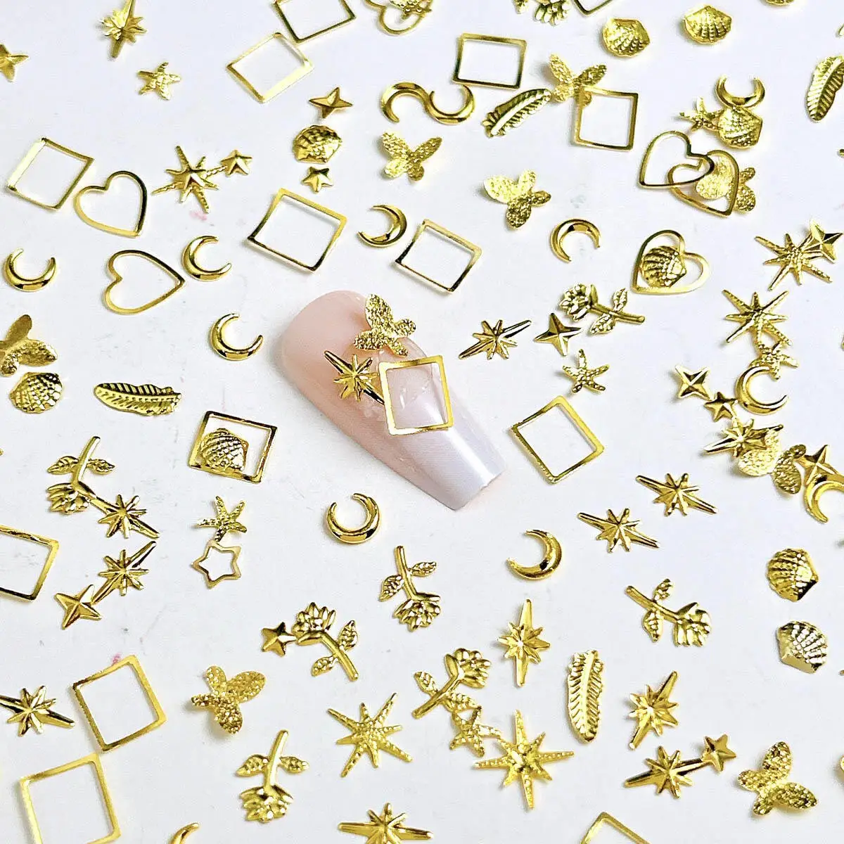 

100Pcs Mini Gold Color Stars Heart Nail Art Charms Flatback Rose Crescent Shell Butterfly Nail Art Decoration For Manicure DIY