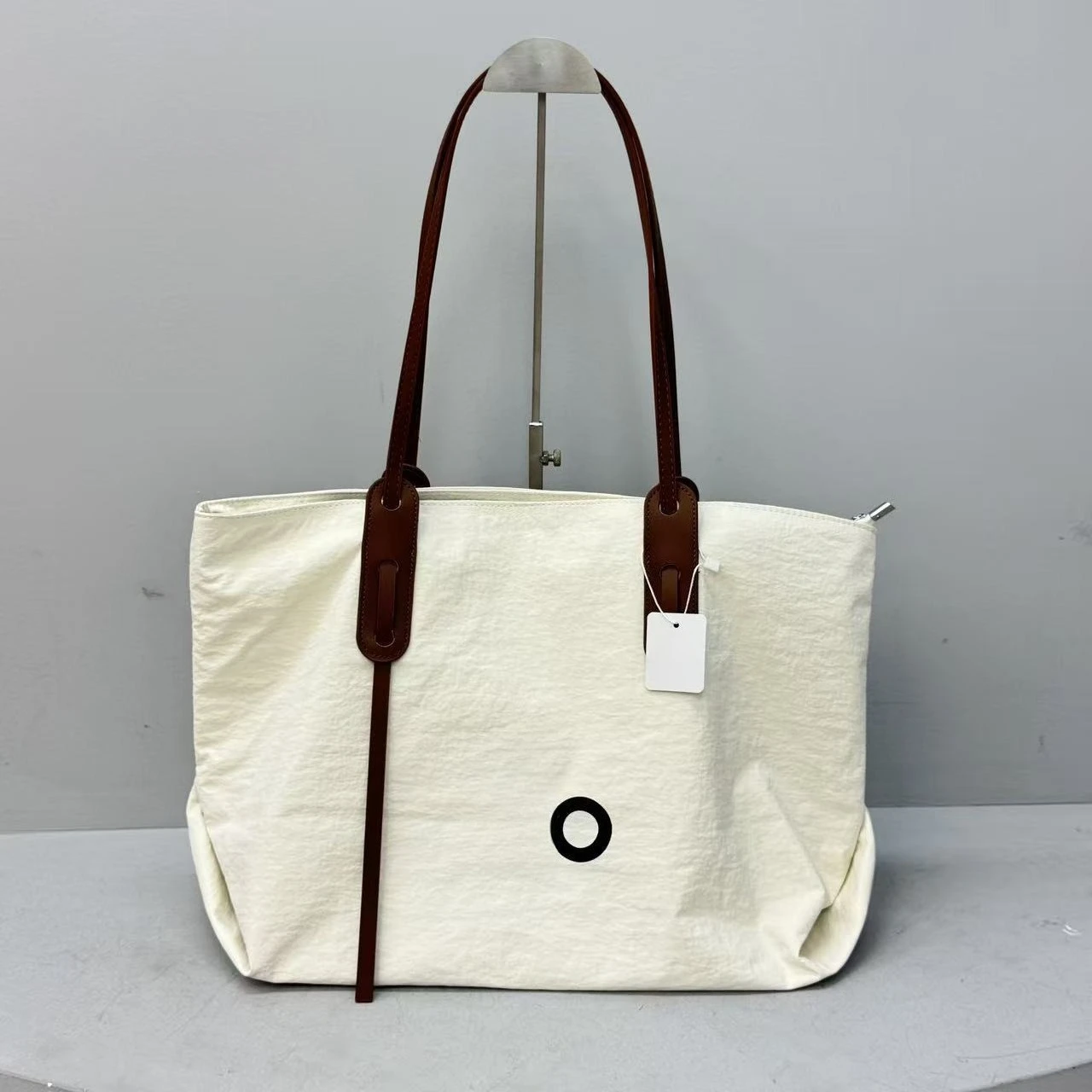 

Casual Tote Bag - Large Capacity Everyday Shoulder Bag for Women, Minimalist Student Backpack, Spacious Work & Commuter Purse