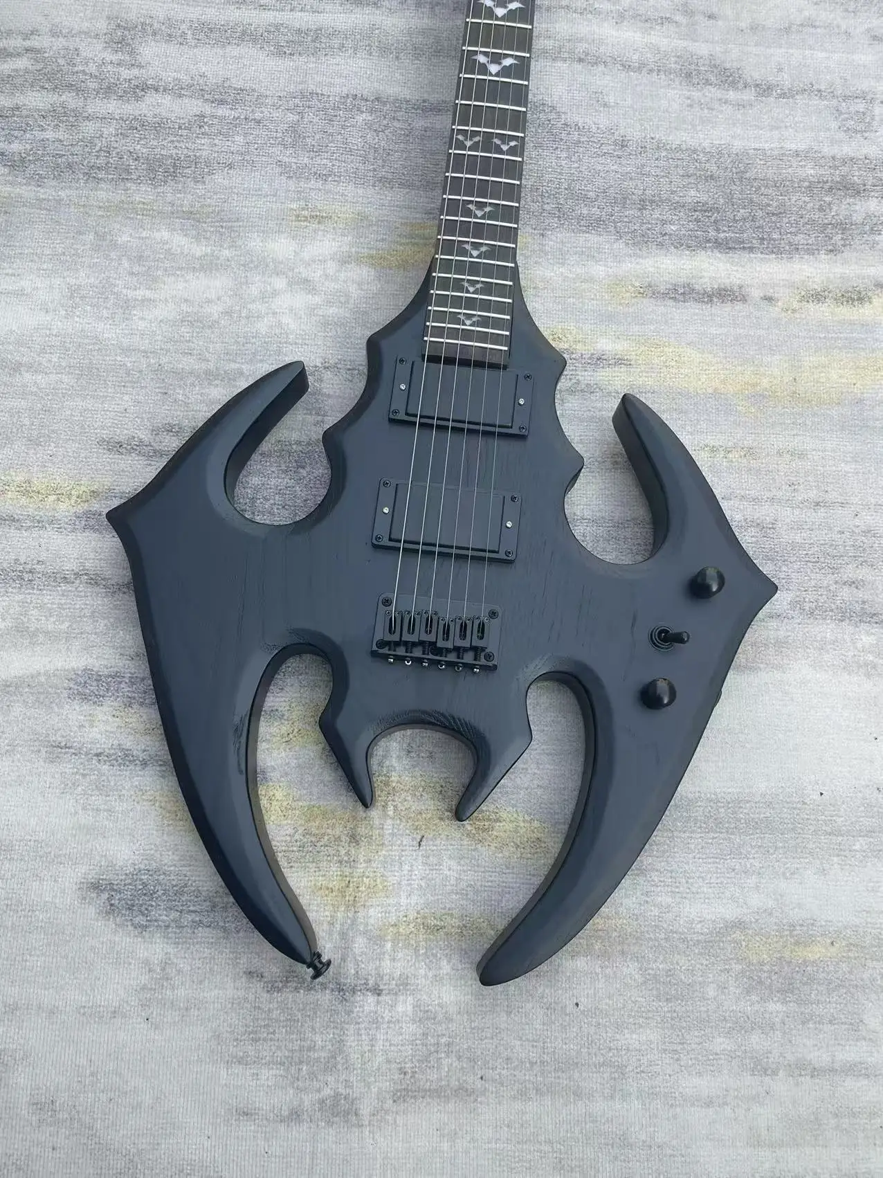 Matte Black Unique Claw Shape Solid Electric Guitar Active Pickup Rosewood Fingerboard Heavy Metal Solid Wood Body Free Shipping