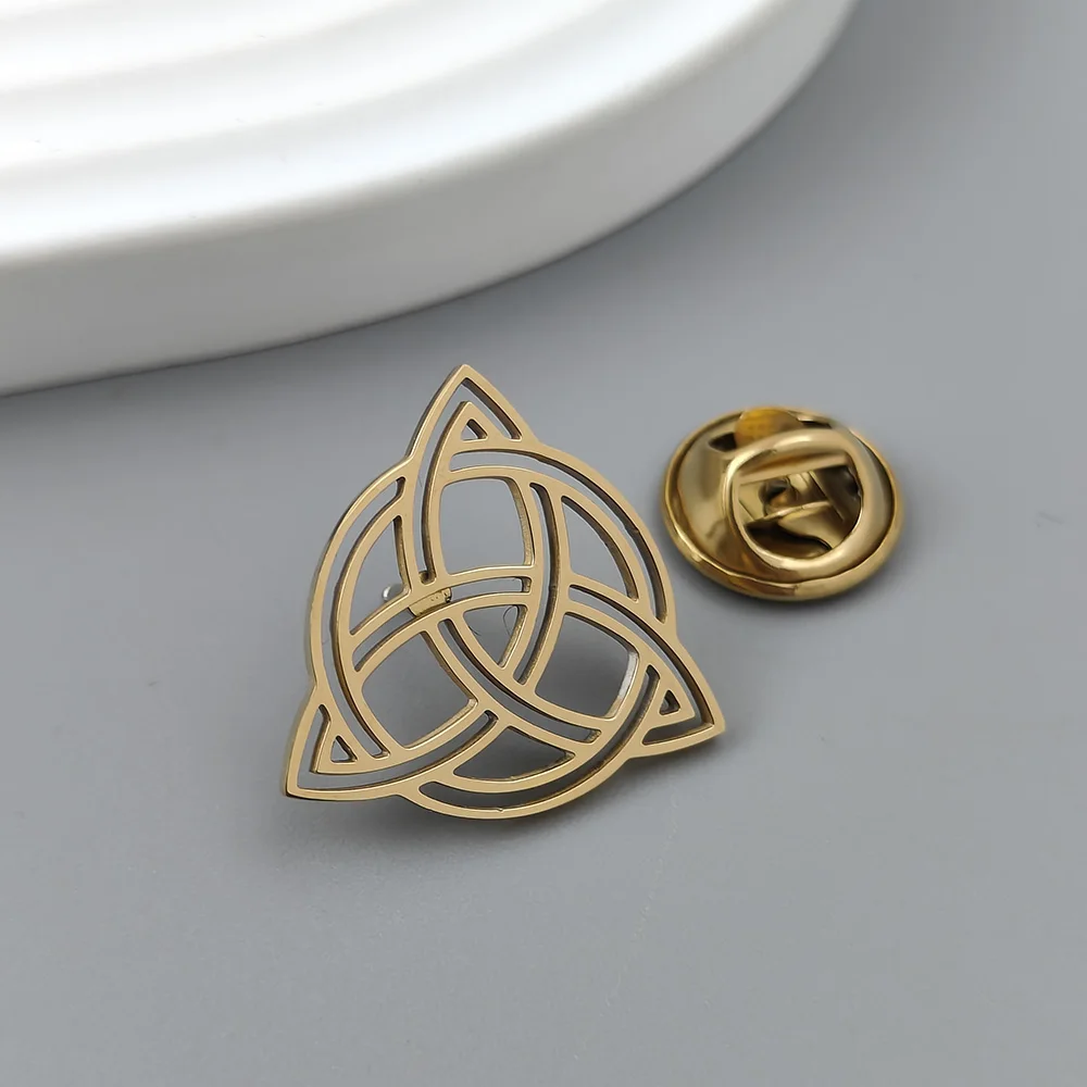 Round Celtic knot gold-plated brooch, suit lapel pin, classic badge for men, anti-exposure button for women.