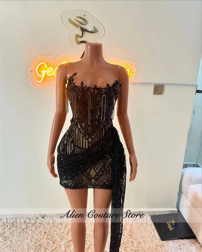 Błyszcząca Czarna Sukienka Koktajlowa Mini na Bal Maturalny, Studniówkę lub Urodziny z Kryształkami i Koralikami, Luksusowa Sukienka dla Dziewczyn o Czarnej Karnacji, Szyta na Miarę, Kolekcja 2025