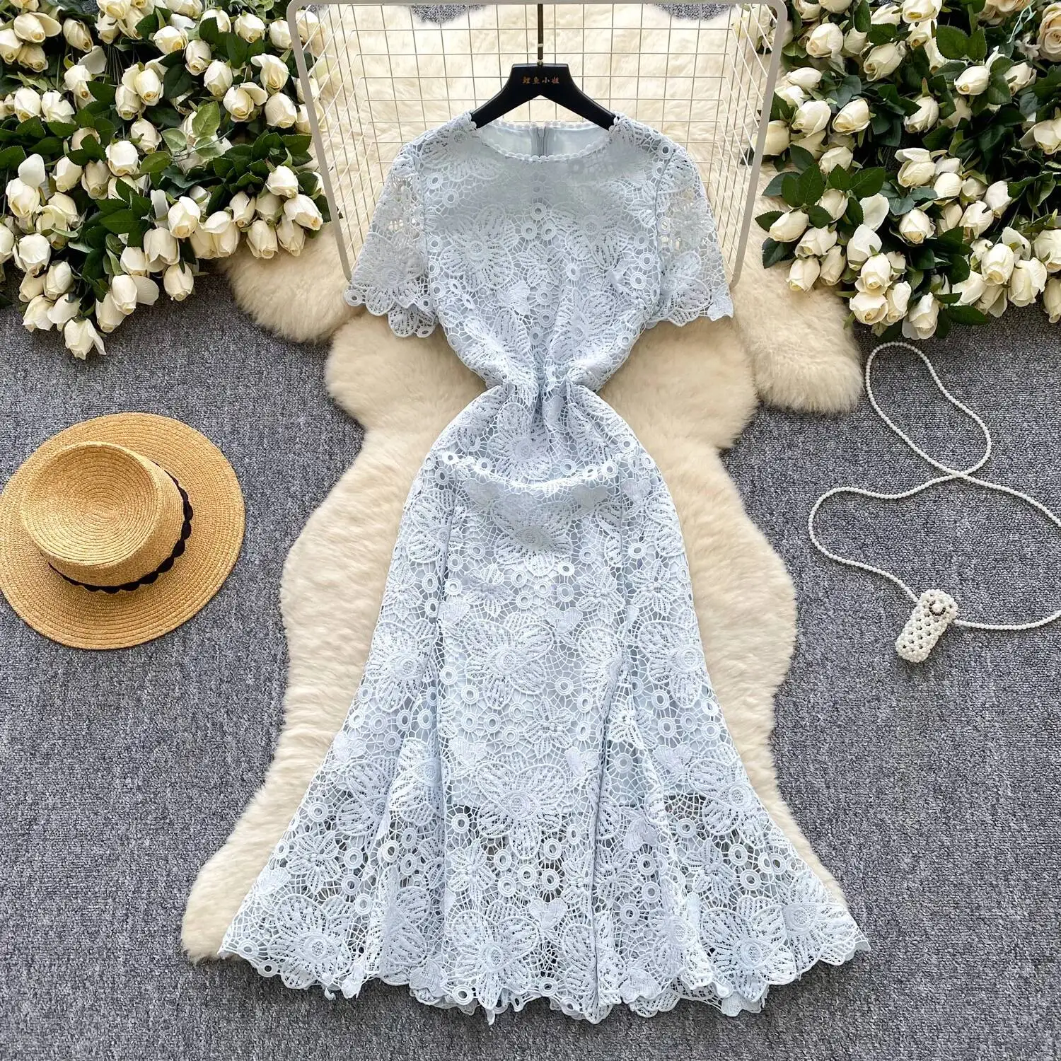 เดรสทรงเมอร์เมดแขนสั้นลูกไม้ฉลุลายดอกไม้สไตล์วินเทจเซ็กซี่เข้ารูป ชุดเดรสฤดูร้อนสุดชิคสำหรับวันพักผ่อน เสื้อผ้าผู้หญิง