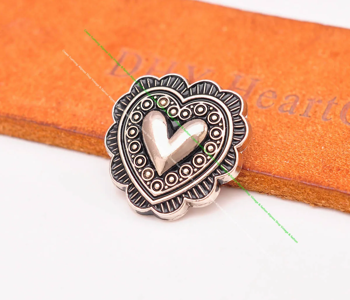 10pcs 20mm Silver Flower Engraved Sweet Love Heart Western Saddle Bracelet Leathercraft Belt Accessories Conchos Screwback