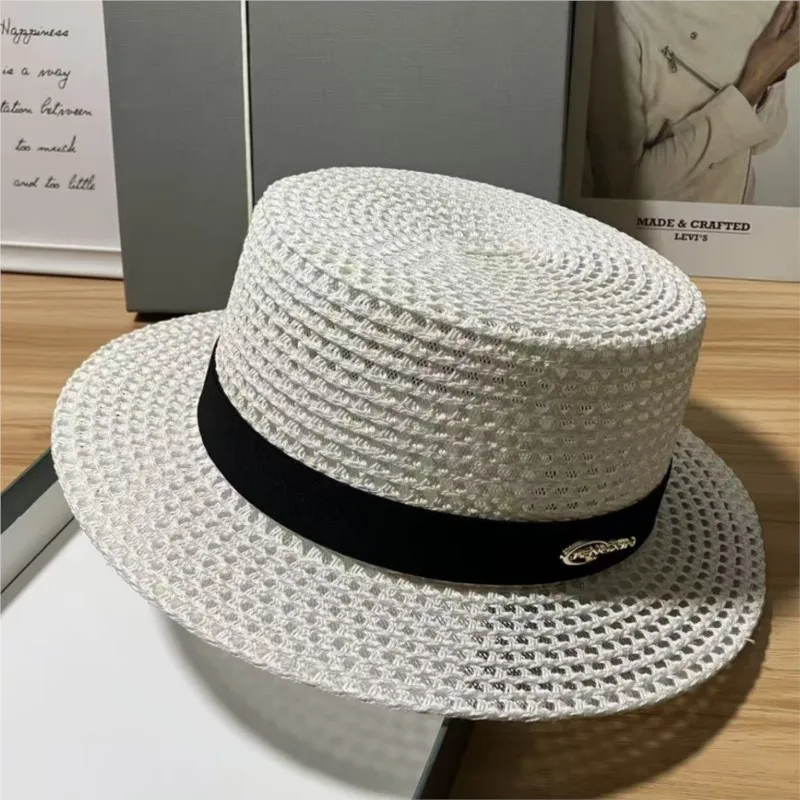 

A new flat-topped hat for women on vacation taking photos and checking in at the seaside