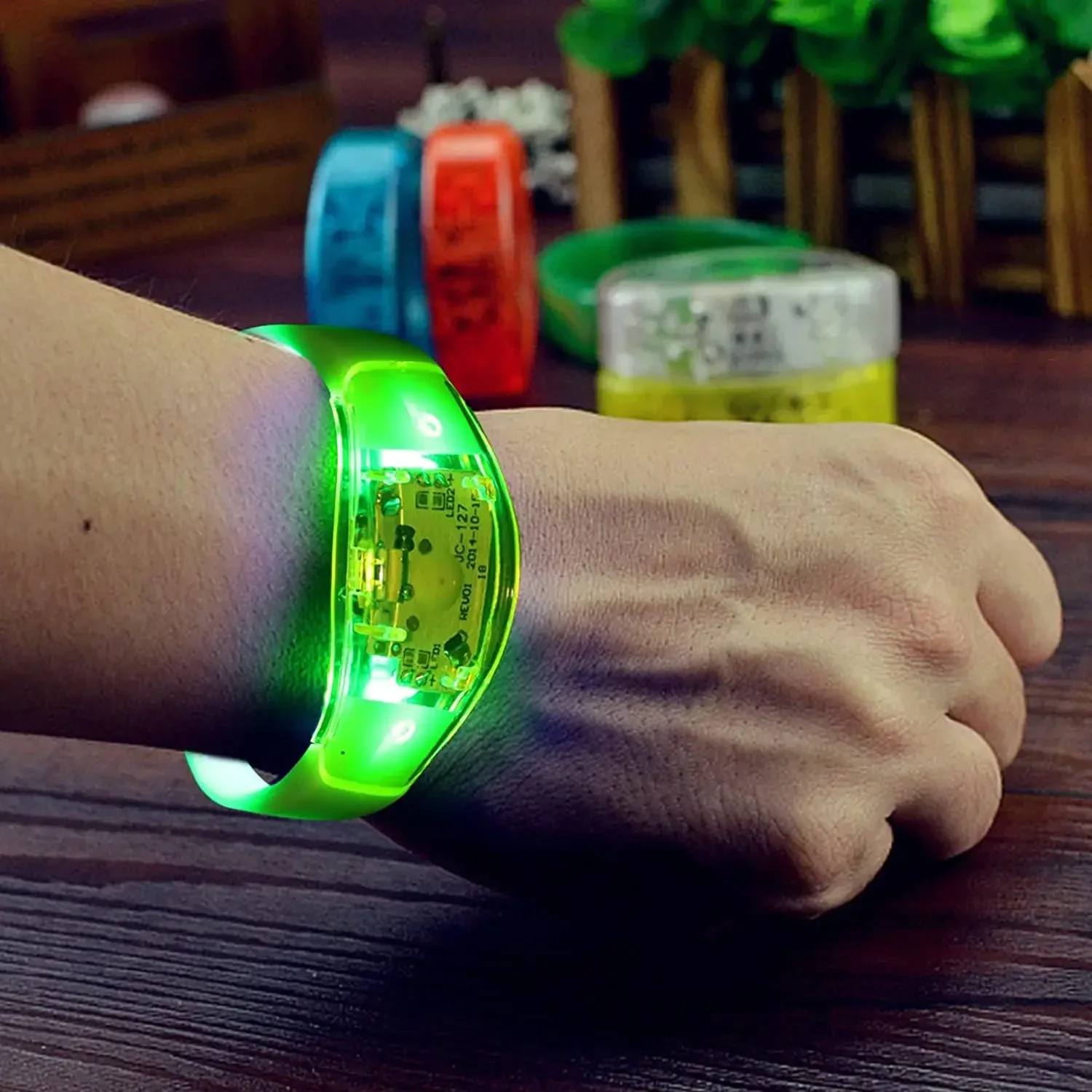 6pcs Led Sound Control Bracelet Flashing Bracelet Wristband Vibration Control Bracelet Glow in The Dark Wedding Party Supplies