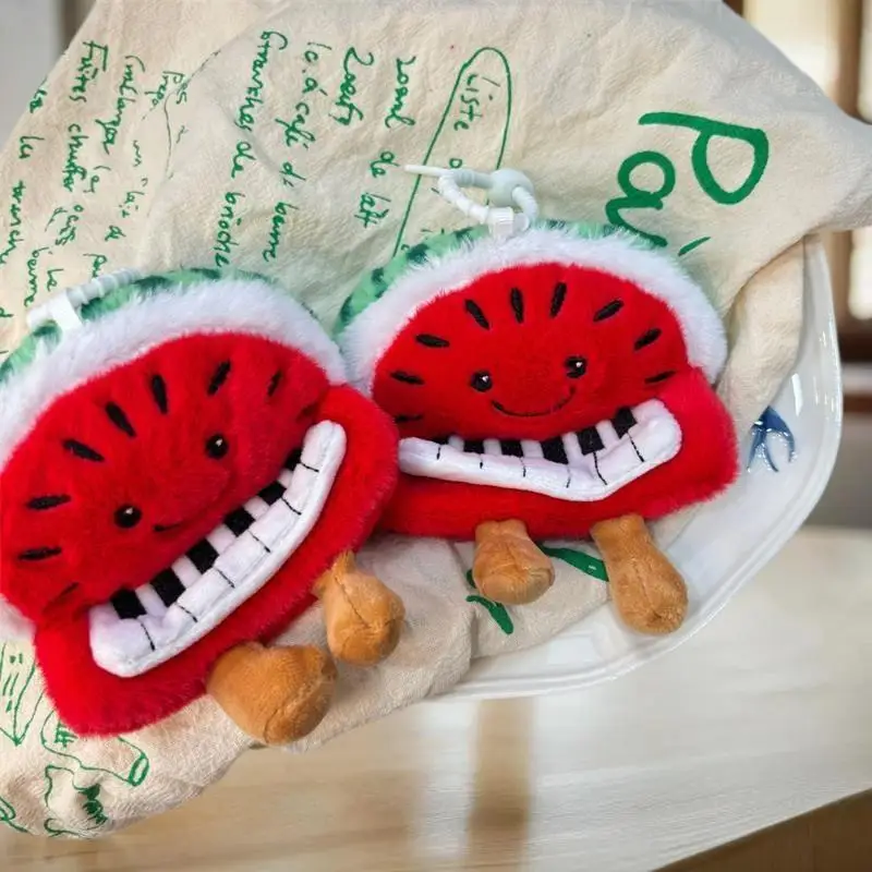 Precioso paquete doble de muñecos de peluche de piano de sandía; Encanto de bolso; Juguete suave, ideal para adornos navideños y regalos.