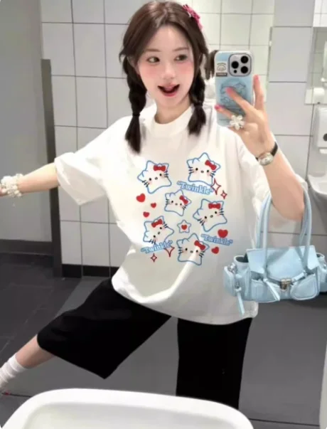 

Sanrio 2026 Summer Comic Form Hello Kitty Image 100% Cotton Printed Casual T-shirt Adult Children Parent-child Top Homewear Y2k.