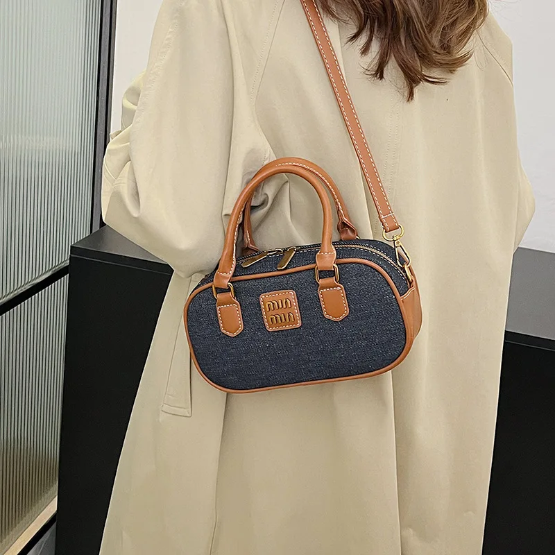 ‌ حقيبة بولينج من قماش الدنيم لخريف وشتاء 2025 للنساء، حقيبة كروس كلاسيكية مع كتلة ألوان، محفظة كلاسيكية كاجوال