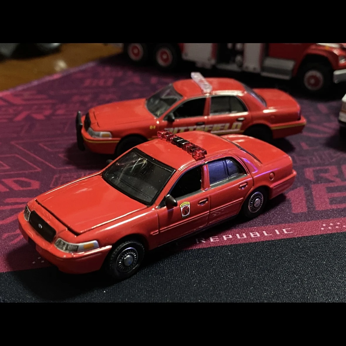 1:64 2001 포드 크라운 빅토리아 인터셉터 높은 시뮬레이션 합금 자동차 모델 소장 장난감 선물 수집품 어린이 장식품