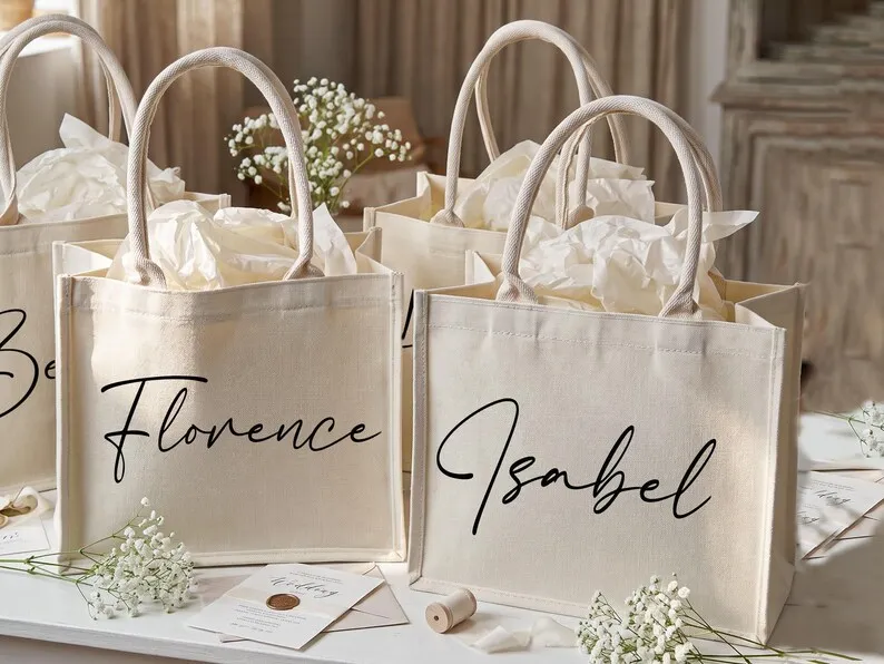 Custom Bridesmaid Tote Bags Canvas White Large Capacity Carry Bag Wedding Bridesmaid Gift Tote Bags Bridal Design Name Handbags