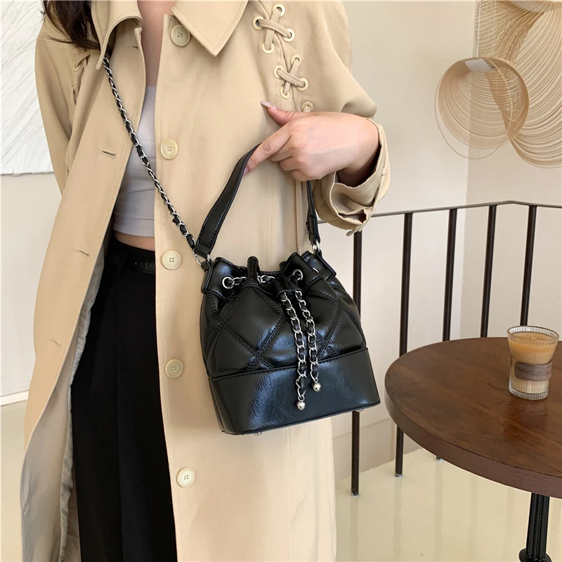 Car sewing bucket bag women's shoulder bag solid color mother bag large capacity 2024 new fashion popular women's bag