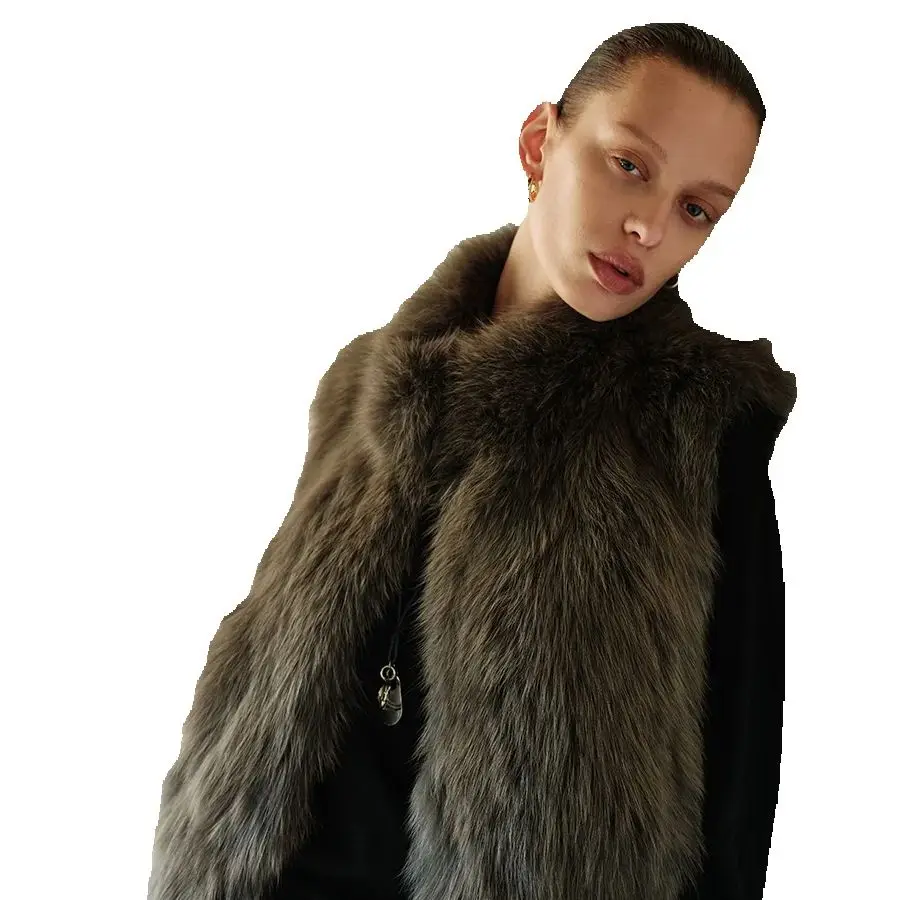 

A light and warm atmosphere Finnish imported blue fox Kanna fur small stand-up collar fur coat and a short silver frost vest