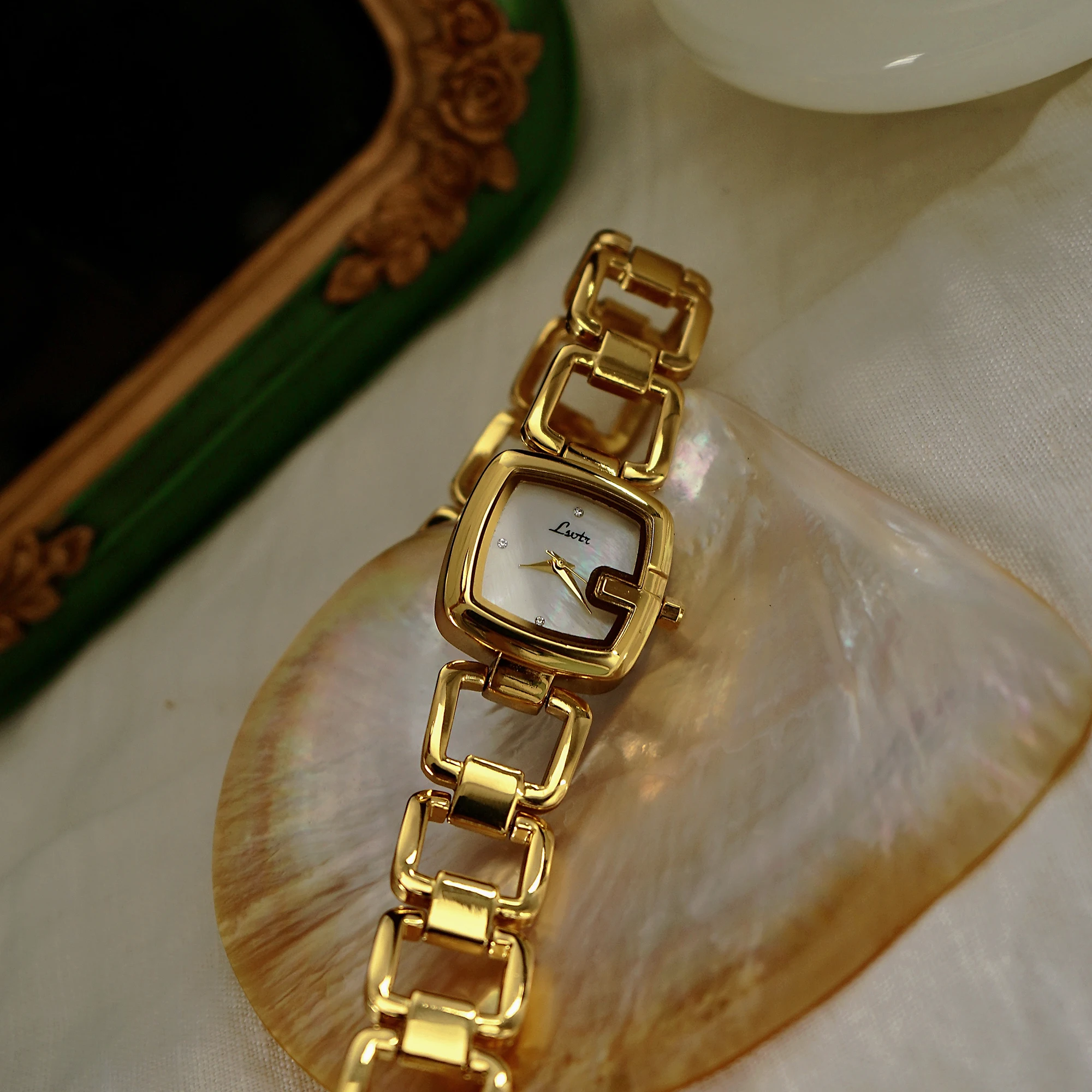 1pc Women\'s Elegant High-End Fashion Luxury Quartz Watch, Stainless Steel Band, Rhinestone & Mother Of Pearl Dial, Hollow Design
