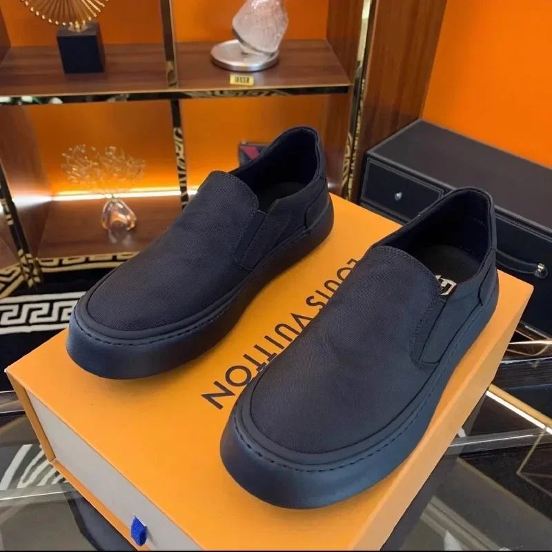 Zapatos de lona para hombre, mocasines informales, cómodos, planos, antideslizantes, suaves, color negro, 2024