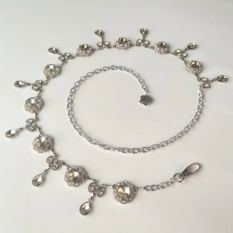 2025 Nuovo ciondolo con strass alla moda intarsio catena in vita in metallo individualità da donna abbinato con cintura accessoria per abito da donna
