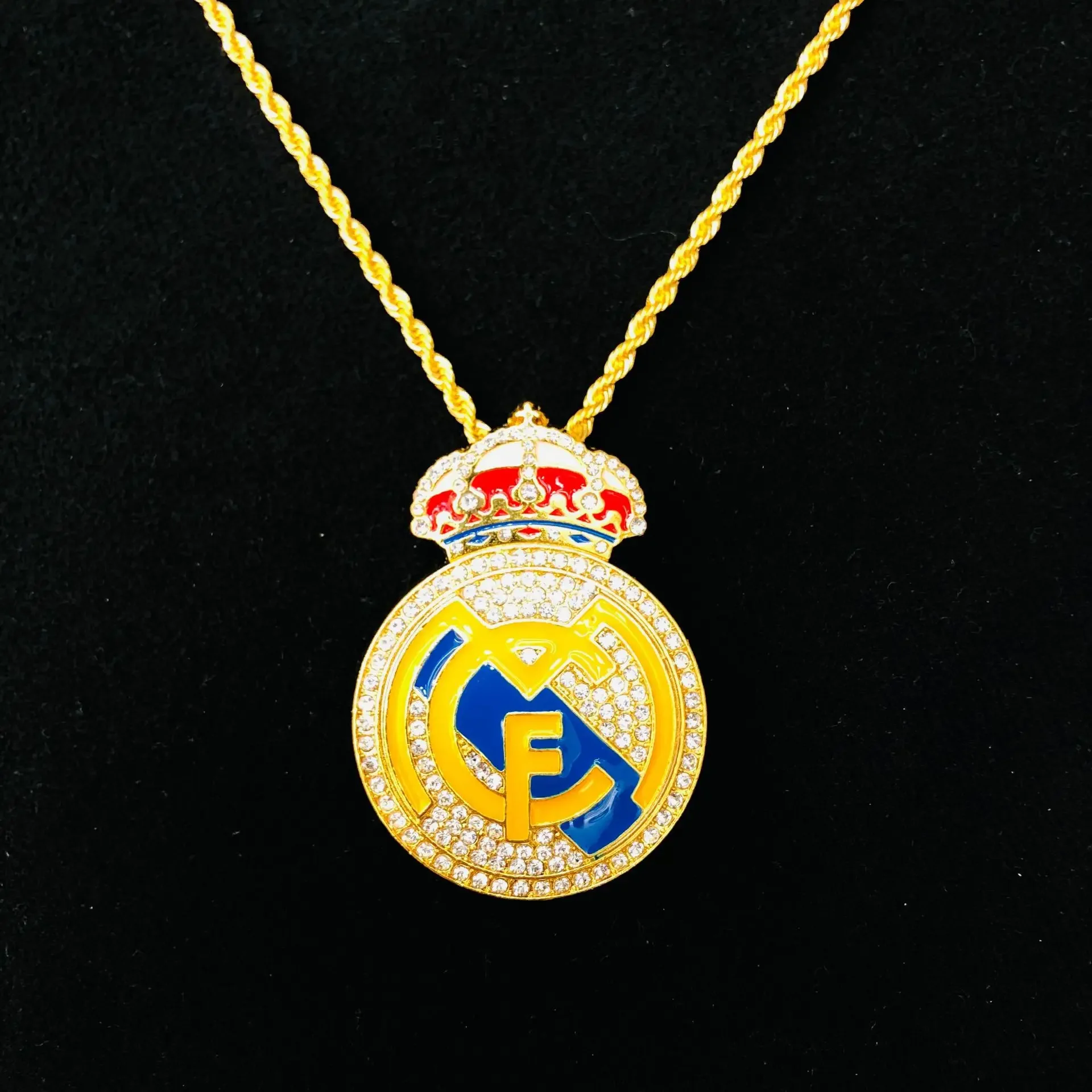 Hip hop hit Real Madrid football club badge pendant, colorful drip oil fan commemorative necklace