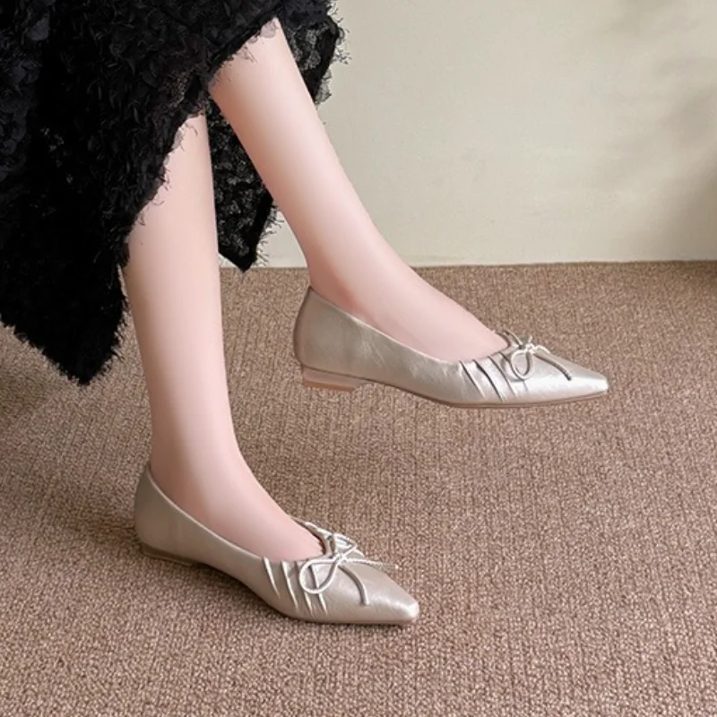 Novo 2025 moda dedo do pé apontado apartamentos femininos com sapatos macios borboleta-nó feminino deslizamento em calçados rasos senhoras sapatos planos