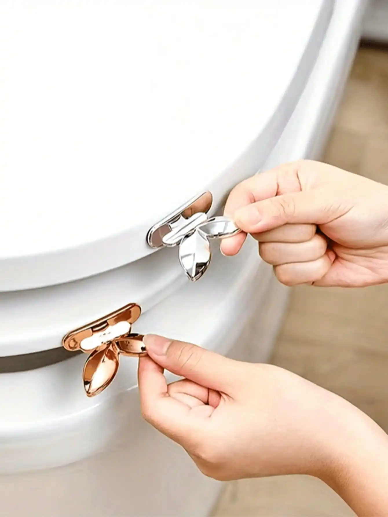

2 Rose Gold Toilet Seat Riser Kits, No-Hand-Dirtying Toilet Seat Puller - Pre-Adhesive Design, Flower Pattern, Durable Acrylic,