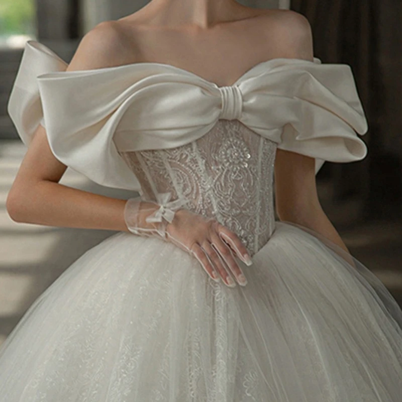 Off The Shoulder Sweetheart Neck Shiny Beading Pearls Bow Tulle Lace Bow Ball Gown abiti da sposa con 100cm Chapel Train