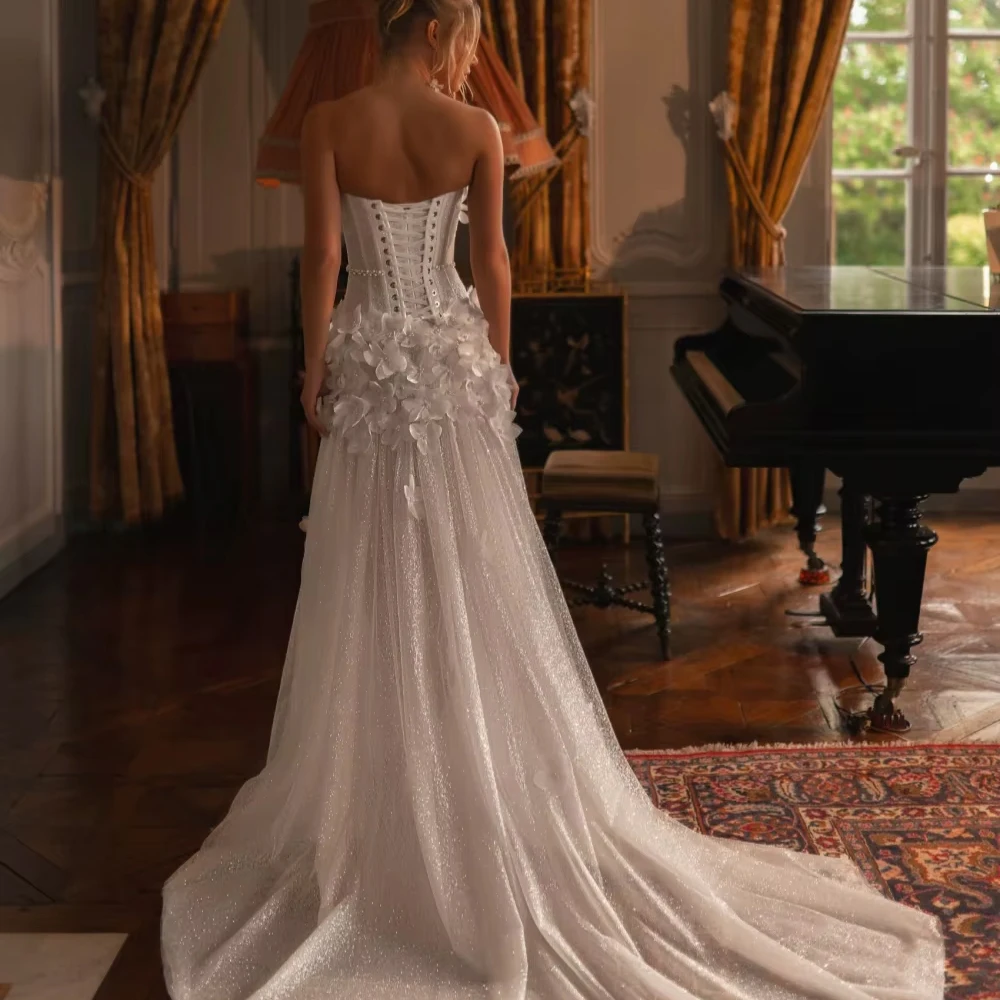 Aangepaste glitter 3D bloemen trouwjurk voor vrouw bruid elegante dromerige strapless bruidsjurk 2026 mouwloze bruidsjurk