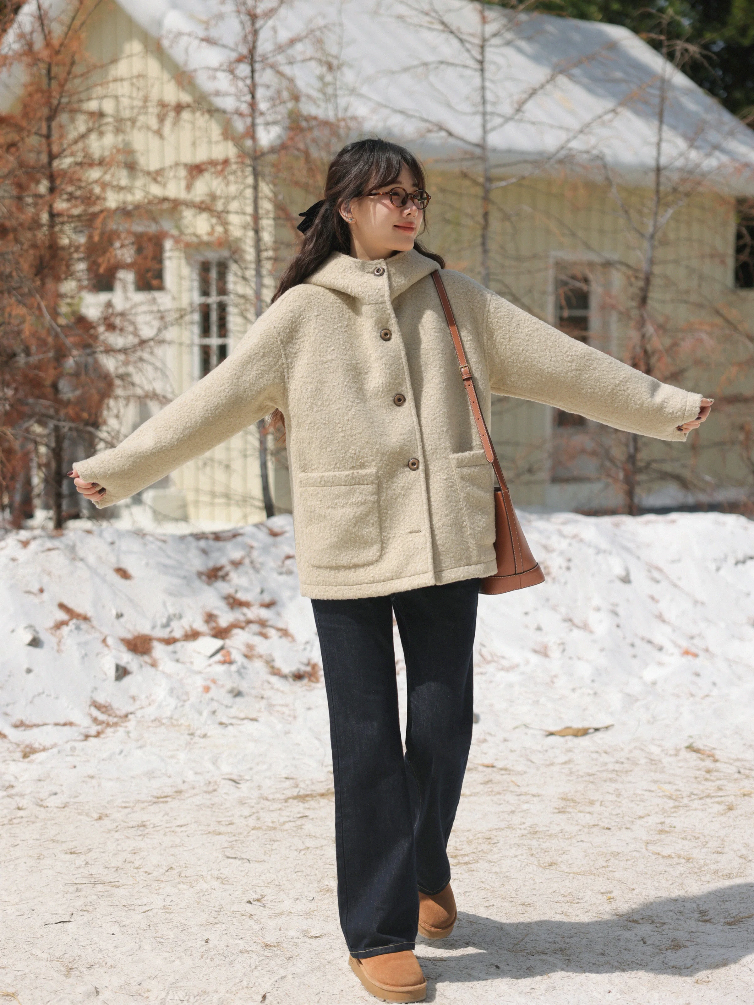 Уютная милая куртка с капюшоном, теплое короткое плюшевое пальто для женщин, повседневная облегающая зимняя верхняя одежда с однобортным дизайном на пуговицах