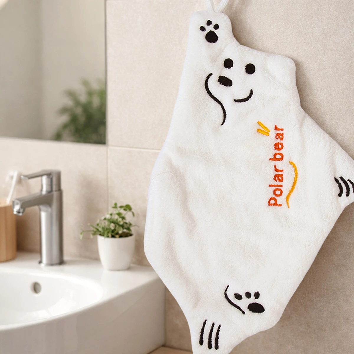 Polar Bear Hand Wiping Towel Super Absorbent Hanging Kitchen Towel  Cartoon White Polar Bear Thick Bath Towel Bathroom Supplies