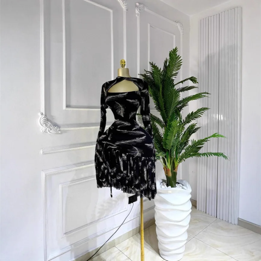 

Женское элегантное платье с длинным рукавом, драпировкой, вырезами и принтом «перья», осенне-летнее, 2026