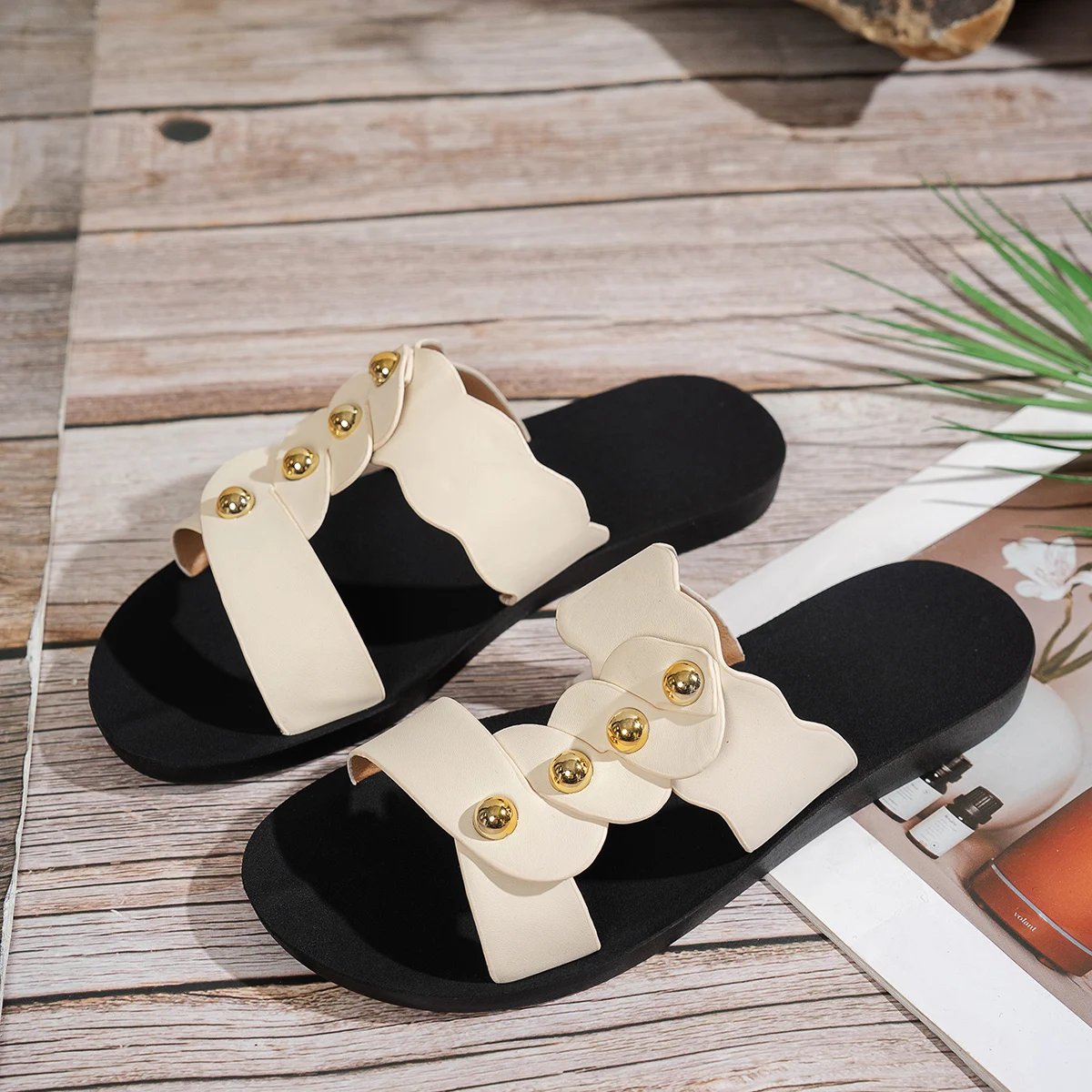 

Summer Open-Toe Women's Slippers Gold round Buckle Elegant Simple Lines Soft Polyurethane Wear-Resistant Shoe Bottom